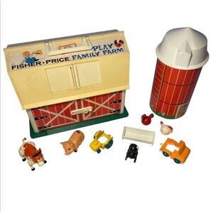 Vintage 1967 Fisher Price Little People Play Family Farm Barn and Silo #915